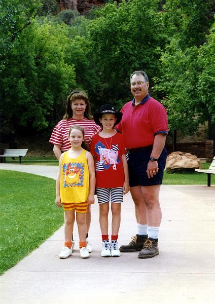 1997ZionNP067.jpg - 1997 - Zion NP, UT - Stephanie, Cathy, Gretchen & Marty