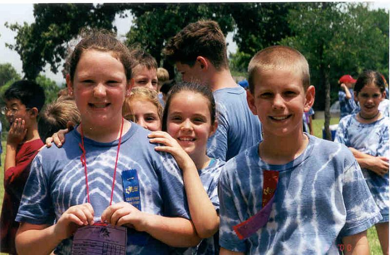 p16.jpg - 2001 - Grapevine ES Field Day - Stephanie, Melanie and Shane